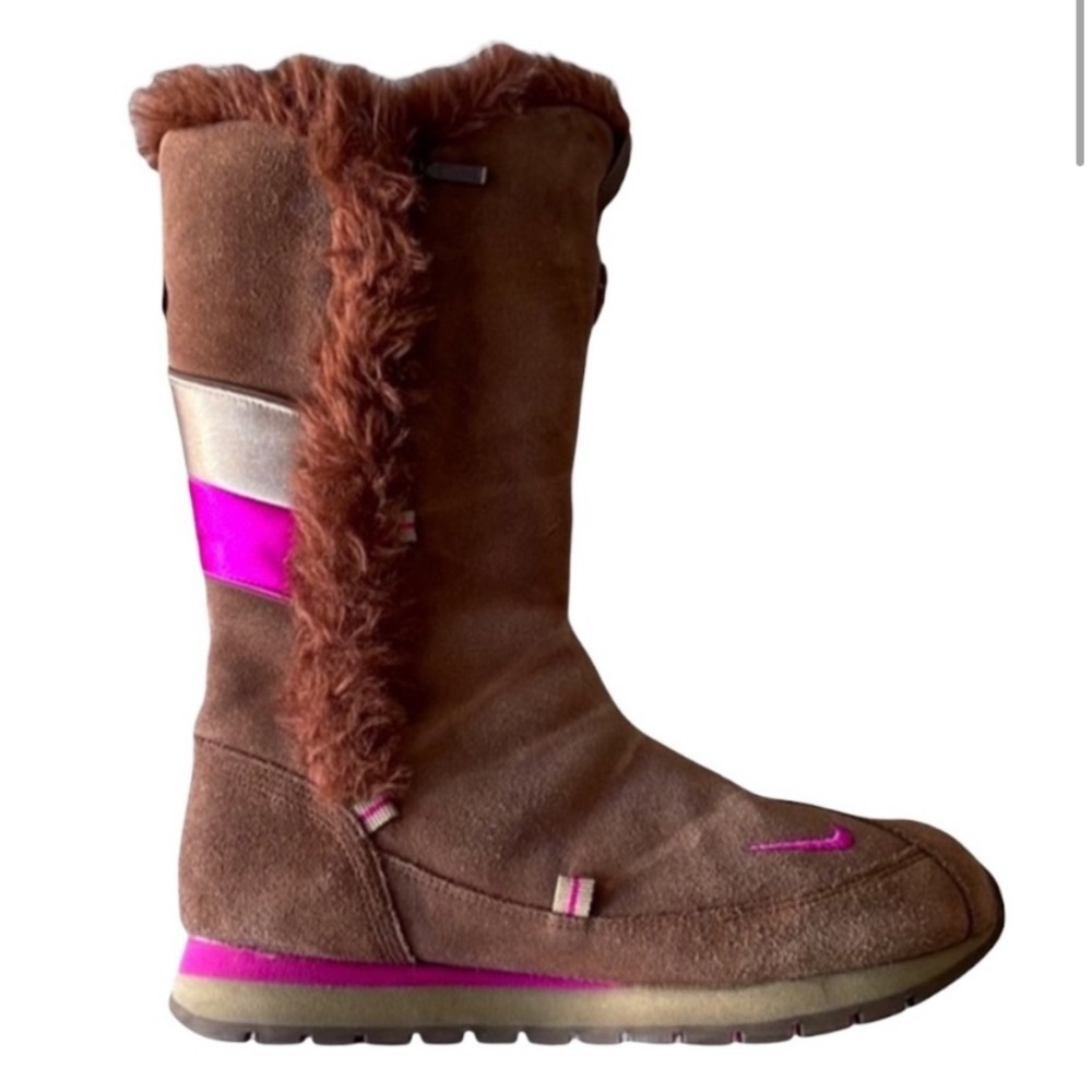 🌿 Vintage Nike Brown and Pink Boots